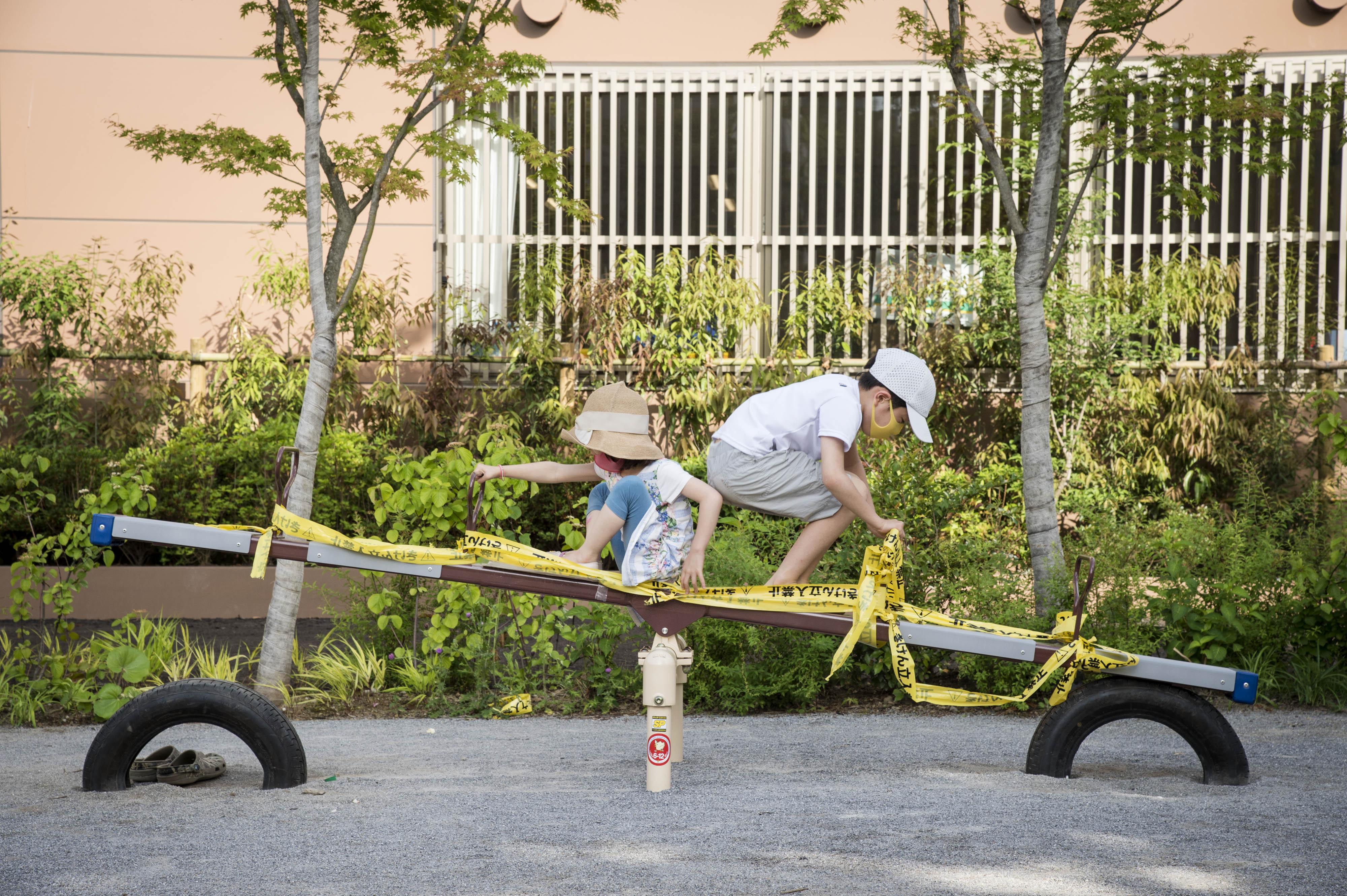 5月25日　緊急事態宣言解除前日　表参道の公園であそぶきょうだい